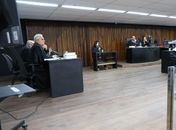 “Não vou descansar até o assassino de minha mãe ser condenado”, diz filha ao depor contra o pai em julgamento de feminicídio 