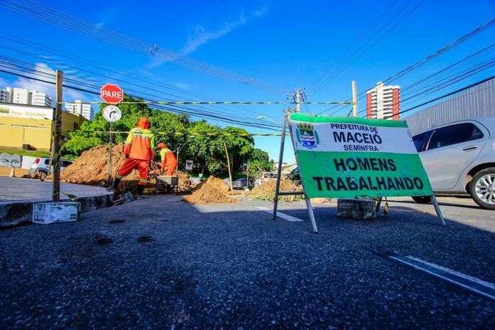 Rua no Farol é interditada parcialmente para obra
