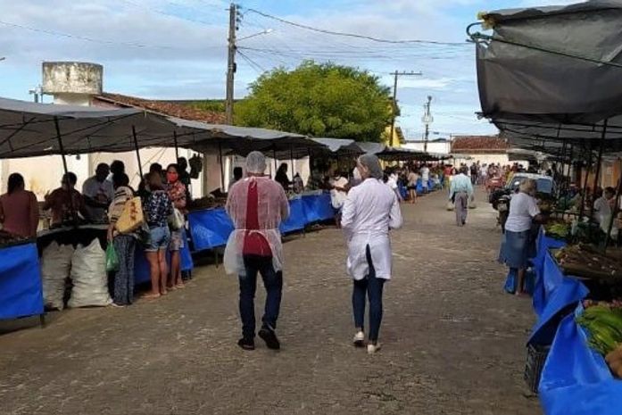 População de Penedo é orientada sobre medidas de prevenção contra Covid-19