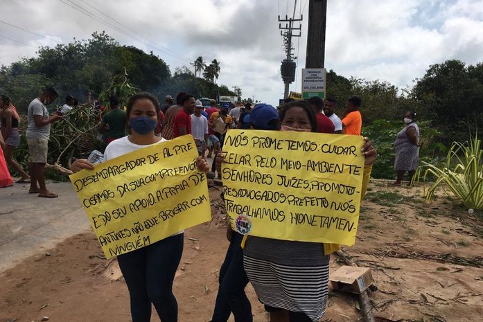 Impedidos de trabalhar: Comerciantes da Praia de Maragogi bloqueiam AL 101 Norte
