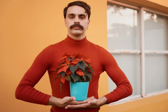 Rodrigo Alarcon se apresenta nesta quarta (30) no Rex, em Jaraguá