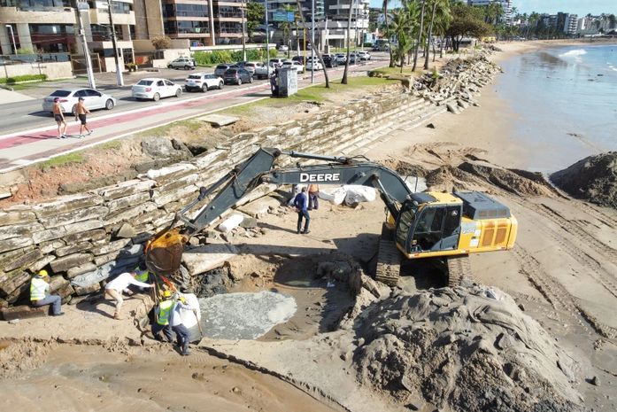 Área degradada pela força do mar na Jatiúca.