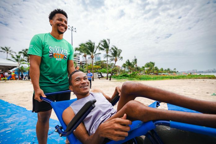 JHC prestigia Praia Acessível e reforça compromisso com a inclusão