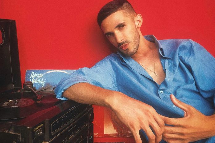 Feirante de Arapiraca viraliza fazendo fotos inspiradas em capas de álbuns da MPB