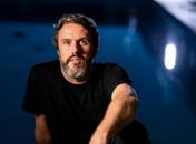 O livro reúne as letras de todas as músicas do compositor Wado, anteriores ao disco Precariado, lançado recentemente