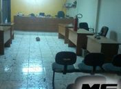 Homem tenta incendiar Câmara de Vereadores de Poço das Trincheiras