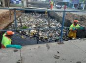 Desenvolvimento Sustentável retira mais de 15 toneladas de resíduos de canal no bairro da Levada. 
