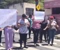 Trabalhadores de hospitais no Centro de Maceió protestam por salários atrasados