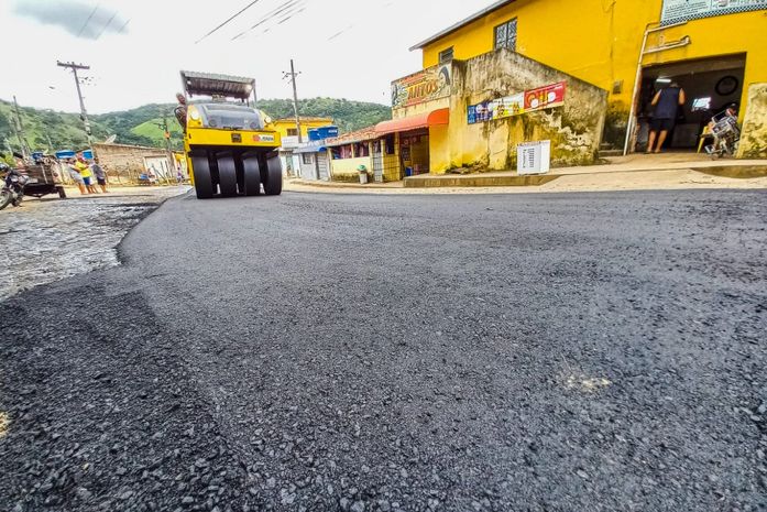 Prefeitura e Governo do Estado iniciam pavimentação na comunidade de Vila Nova