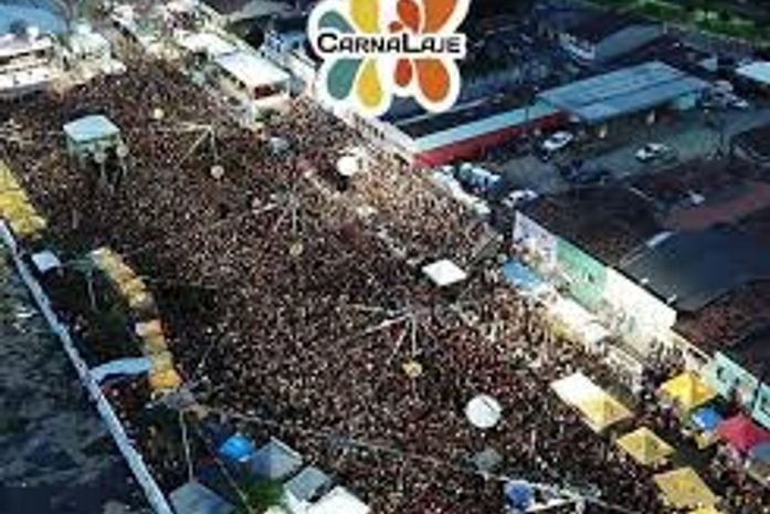 CarnaLaje paralisa Alagoas e atrai milhares de foliões no primeiro dia de mela-mela