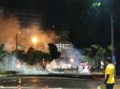 Manifestantes fecham vias no centro de Brasília e entram em confronto com a PM