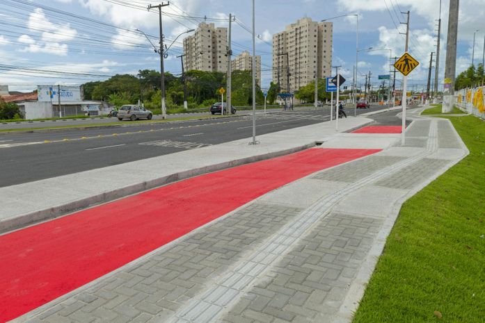 Avenida Menino Marcelo é ampliada e ganha novas faixas paralelas