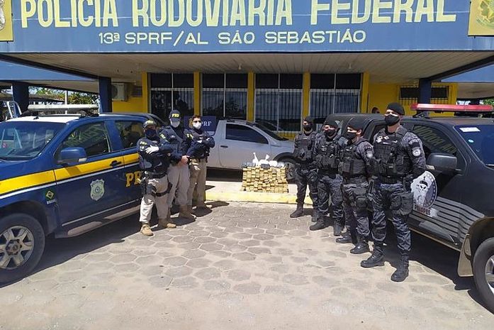 PRF prende três e apreende mais de 90 quilos de maconha na BR-101