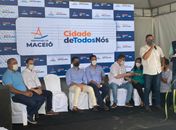 Vereadores acompanham prefeito JHC em assinatura de ordem de serviço para obras em escola