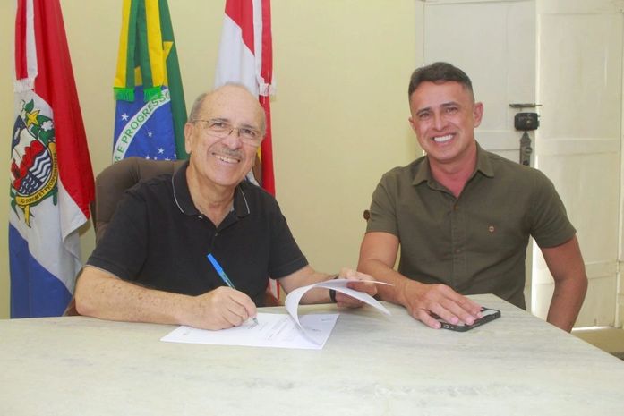 Servidores da Educação da Prefeitura de Penedo recebem 40% de aumento salarial em 3 anos da gestão Ronaldo Lopes