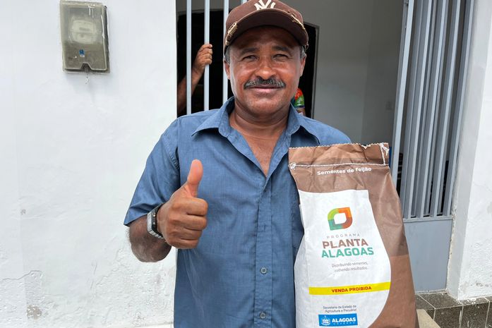 Prefeitura de Santana do Mundaú inicia entrega de sementes