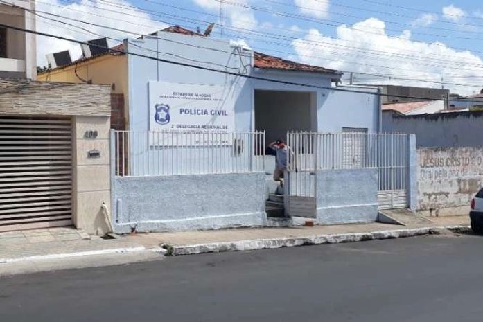 
Abusador em série: Homem confessa ter estuprado 10 crianças ao levá-las a escola após ser preso no interior de AL