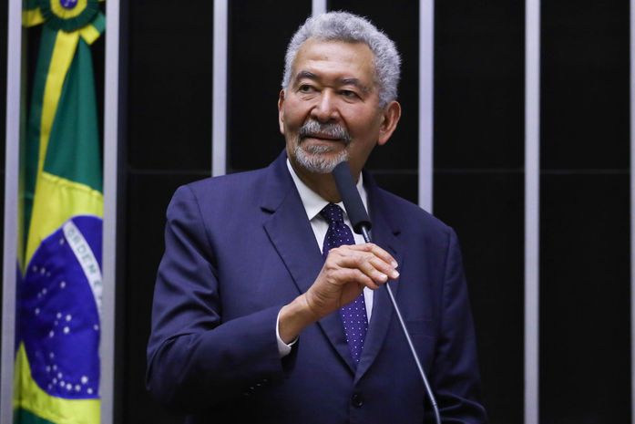 Deputado Paulão recebe a mais alta comenda do TRT/AL