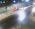 Veja o momento exato em que motorista perde o controle e invade canteiro na Jatiúca