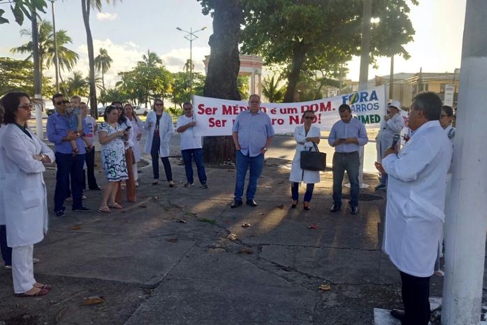 Médicos Alagoanos fazem ato e pedem saída do ministro da saúde