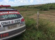 Corpo de homem é encontrado ao lado de moto carbonizada 