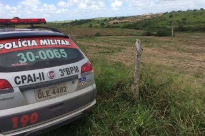 Corpo de homem é encontrado ao lado de moto carbonizada