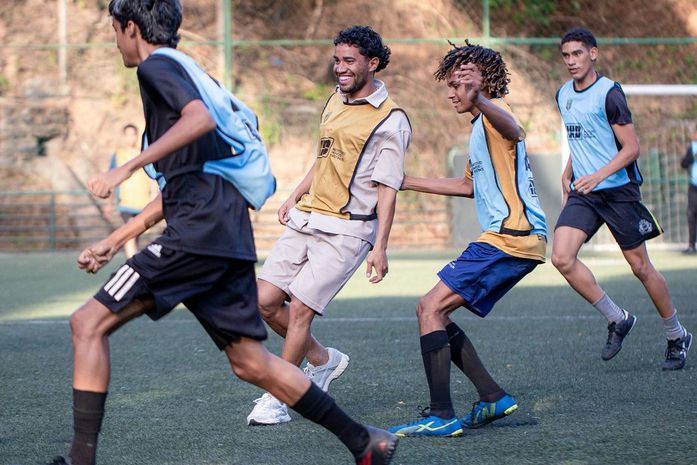 Instituto Novos Destinos promove “Futuro em Campo”: encontro entre jovens do Projeto Social Arena Serraria e atletas profissionais que inspiram através do esporte