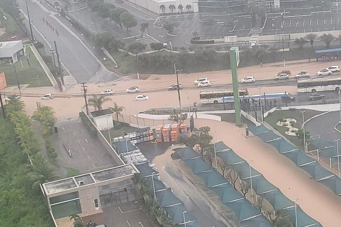Fortes chuvas causam alagamentos e transtorno em toda Maceió