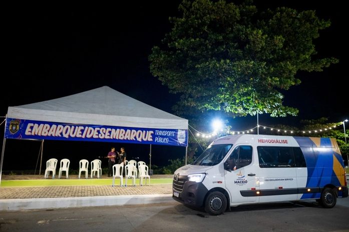 Van adaptada leva pessoas com deficiência para o São João Massayó