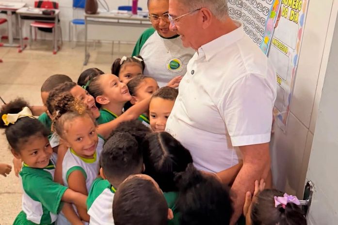 Prefeitura de São Miguel dos Campos realizou a entrega de mais de 10 mil kits de fardamento escolar