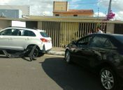 Motorista supostamente embriagado se envolve em acidente