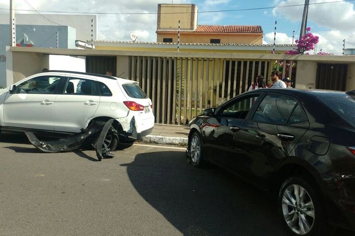 Motorista supostamente embriagado se envolve em acidente