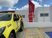 Homem com dois mandados de prisão é detido com arma de fogo