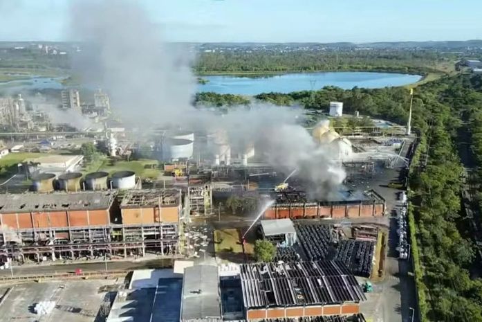 Explosão causa incêndio de grande proporção em fábrica da Braskem na Bahia