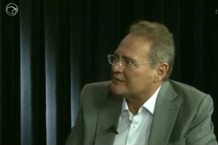 Renan Calheiros durante entrevista para o UOL.