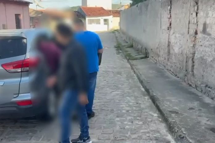 Homem é preso por descumprir medida protetiva e voltar a procurar ex em Santana do Ipanema