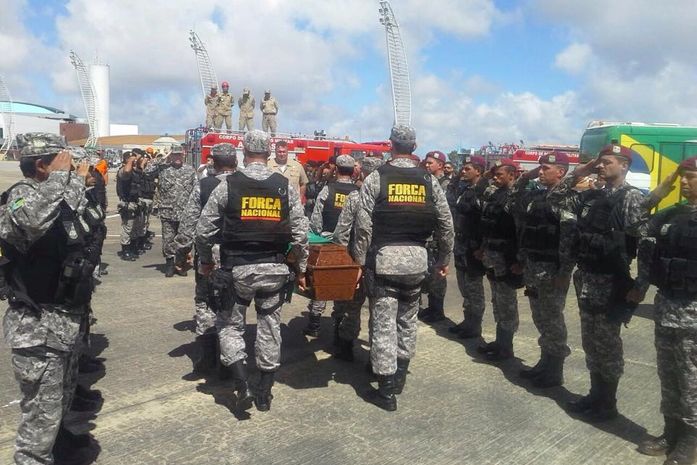 Corpo foi recebido por integrantes da segurança pública
