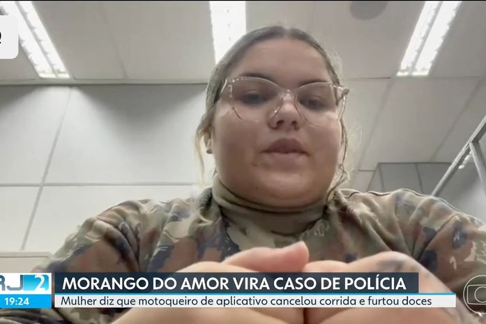 Mulher denuncia que morangos do amor foram furtados por motociclista de app
