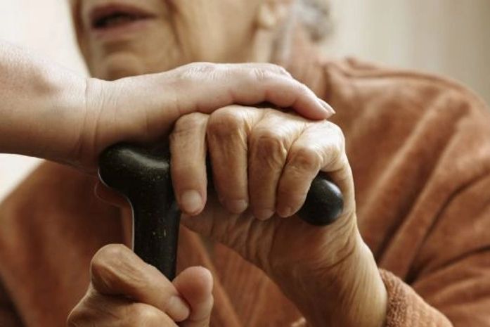 Justiça determina retorno de pensões para idosos que admitiram “namoros”