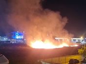 Incêndio atinge área de mata em frente a shopping na parte alta de Maceió