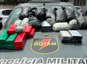 Polícia apreende cerca de 28 kg de drogas enterradas em terreno baldio em Arapiraca