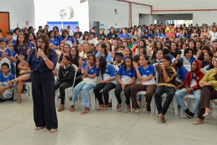 Ziane Costa inaugura nova escola no bairro Pedra Velha com capacidade para 500 alunos