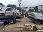  SMTT recolhe veículos que obstruíam passagem