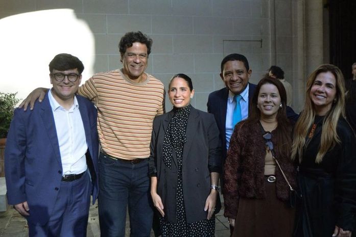 Governo de Alagoas comemora “gol de placa” na missão do artesanato alagoano em Paris.