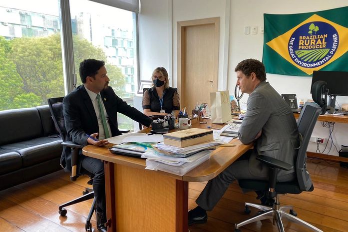 Senador cobra do ministro do Meio Ambiente ações para despoluir praias alagoanas