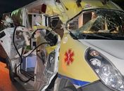Ambulância ficou destruída após acidente