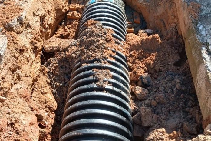 Prefeitura executa consertos de tubos de drenagem nos bairros da parte baixa de Maceió