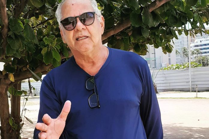 -Professora, respeito muito seu trabalho e quero ajudar, diz o advogado aposentado, Ricardo Olegário, nessa manhã de domingo.