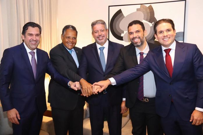 Novo bloco partidário é elogiado por Arthur e ironizado por Renan: unidade x cercadinho