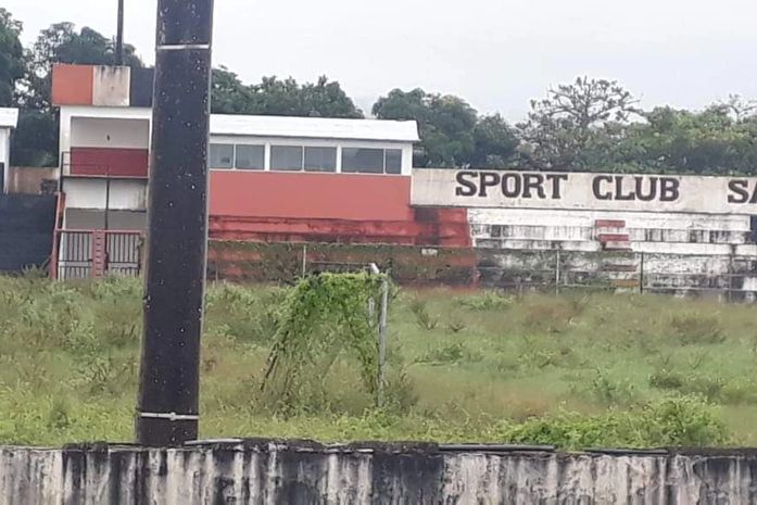 Simplesmente essa é a foto que mostra o estado de desprezo do gramado